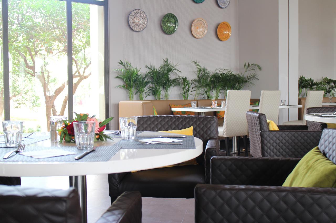 켄지 클럽 악달 메디나 - 올 인클루시브 Lahebichate 외부 사진 Interior of the restaurant